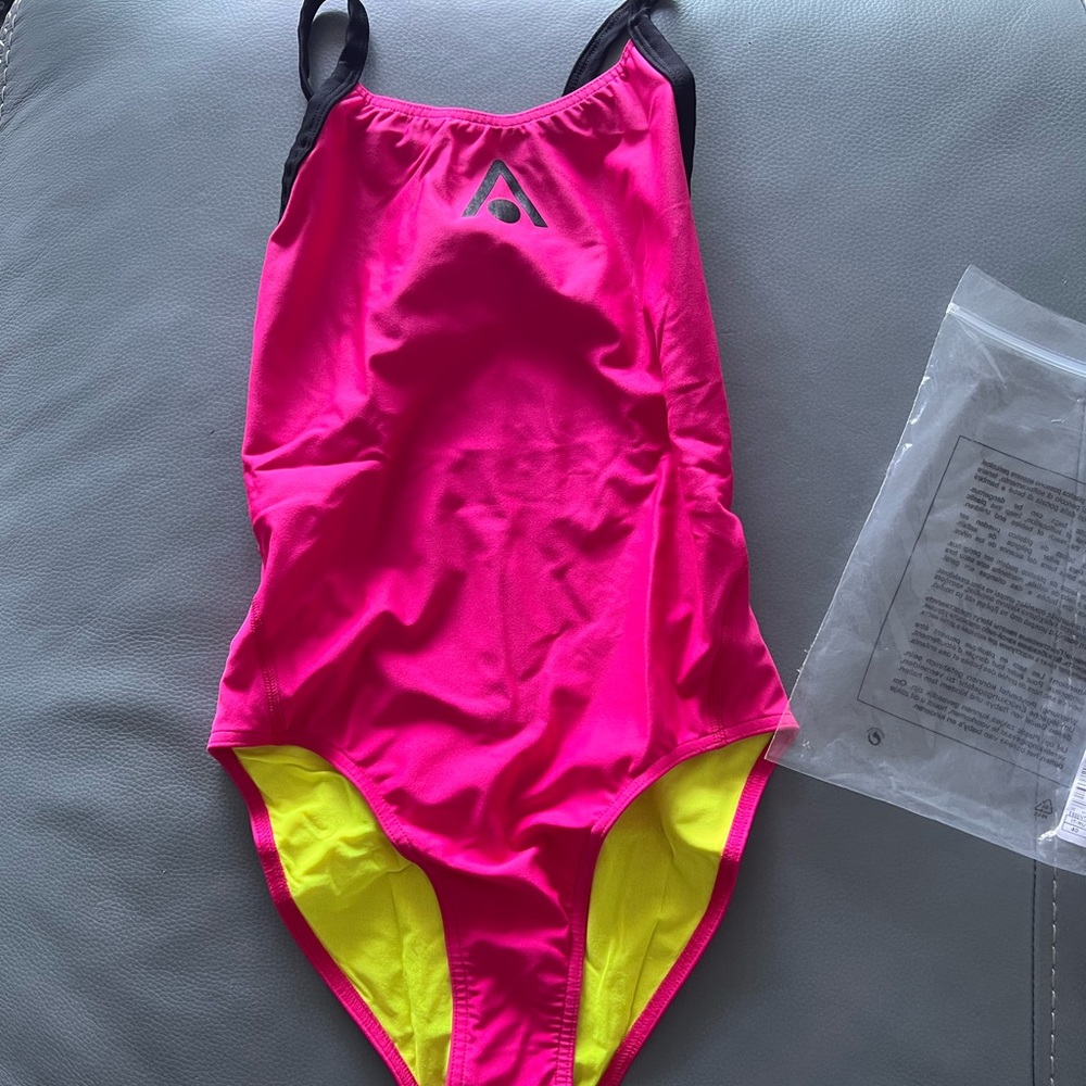 NWT AQUASPERE SWIM ESSENTIALS WIDE  BACK WOMENS SWIM SUIT